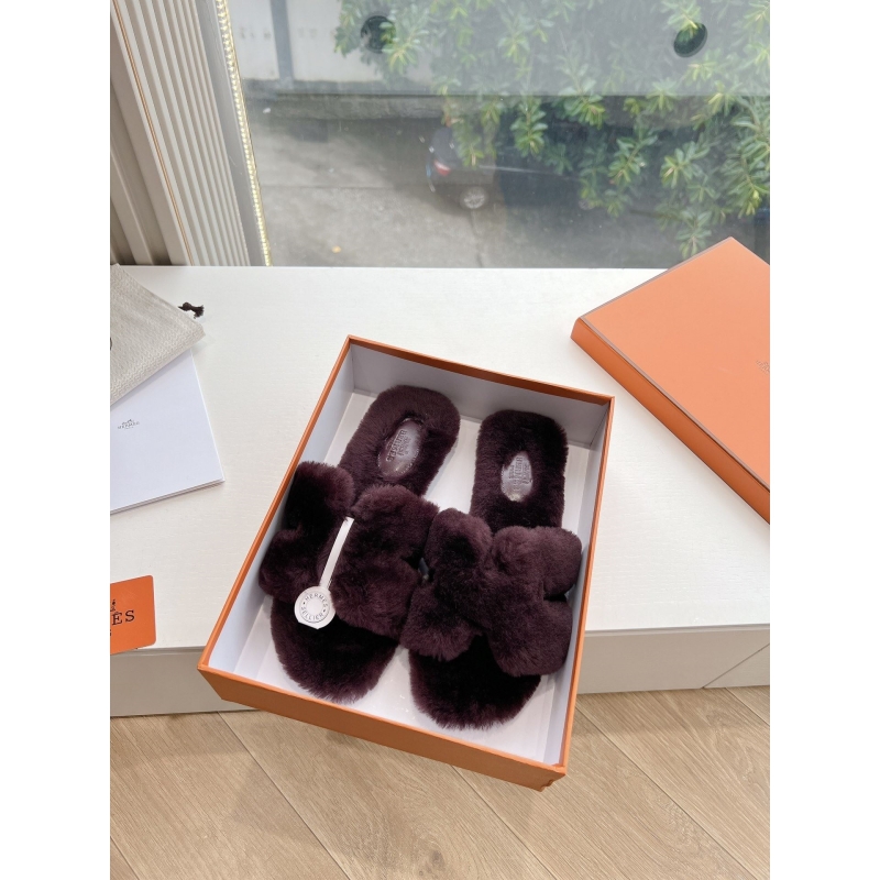 H**mes slippers